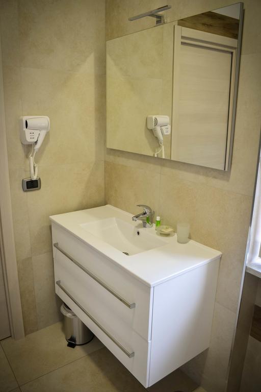 Brain Rooms & Suite Pagani Luaran gambar