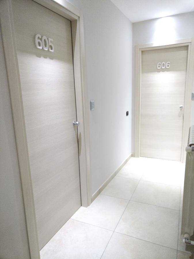 Brain Rooms & Suite Pagani Luaran gambar